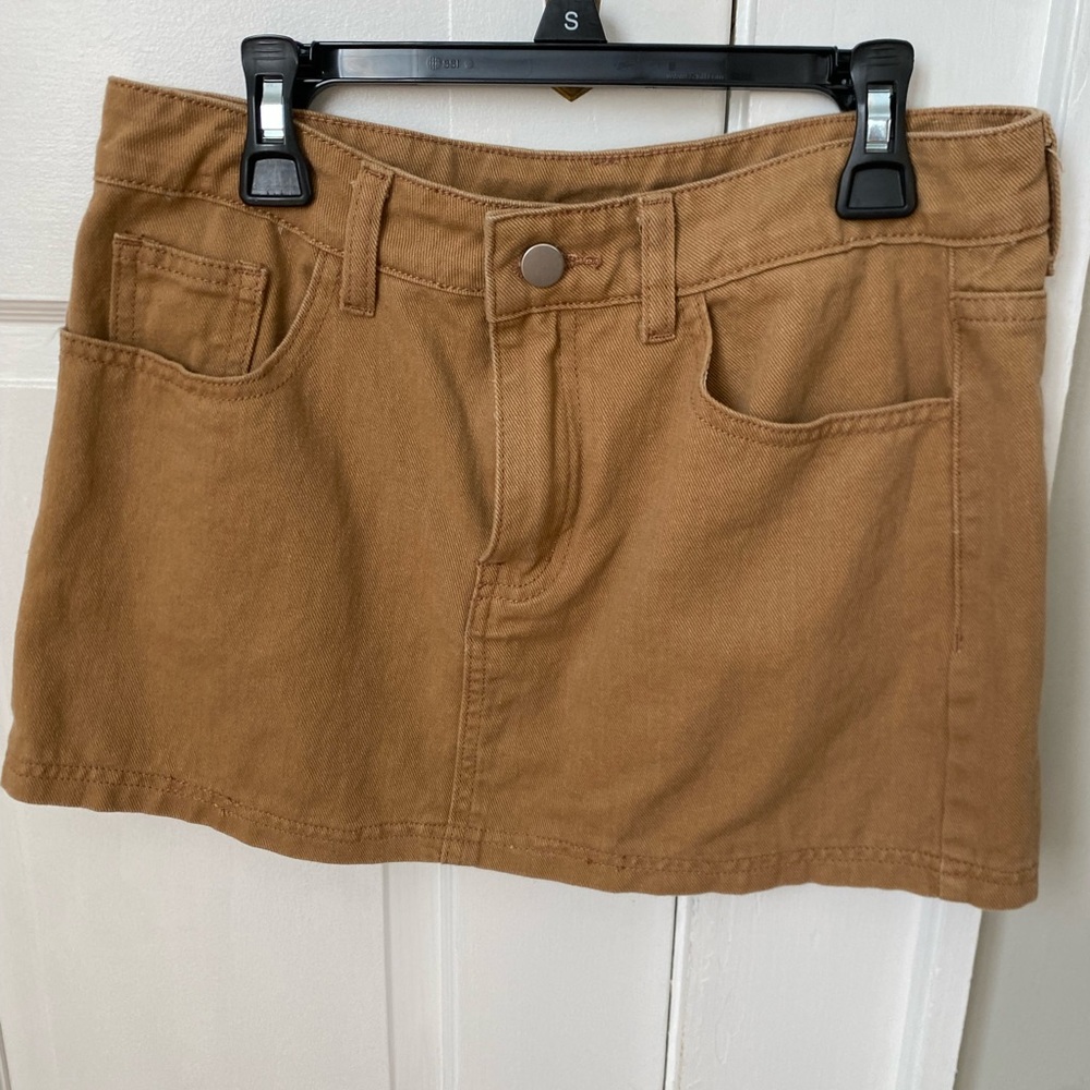 Camel colored mini skirt 🐪